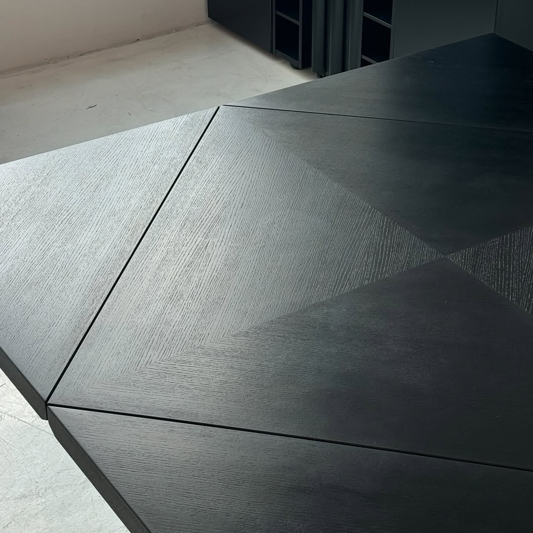 Cobra Table