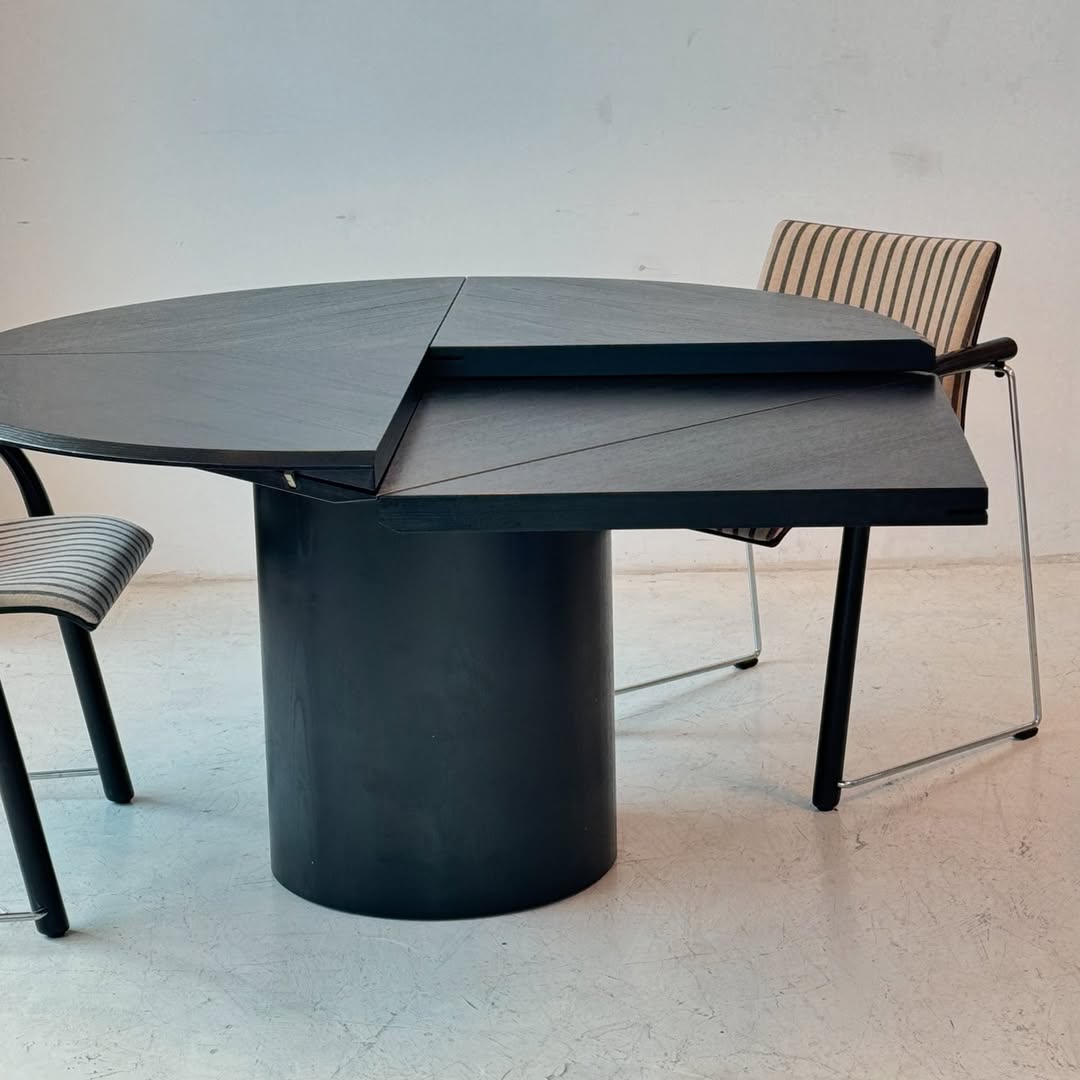 Cobra Table